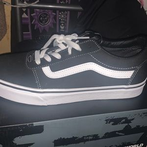 NEW BLACK AND WHITE VANS